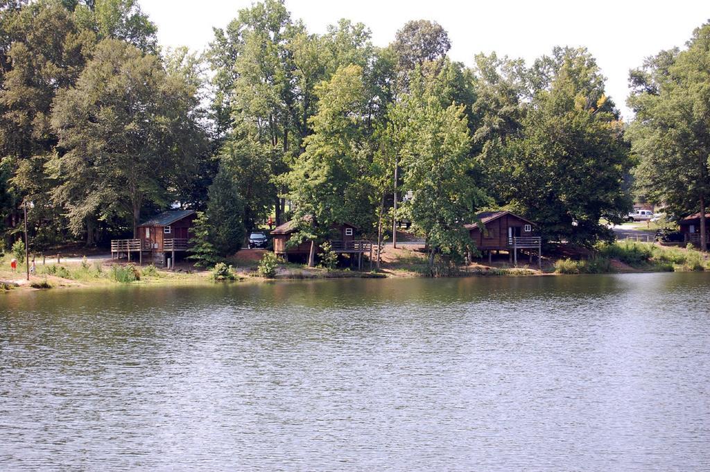 Forest Lake Camping Resort Lakefront Cabin 8 Advance Exterior foto